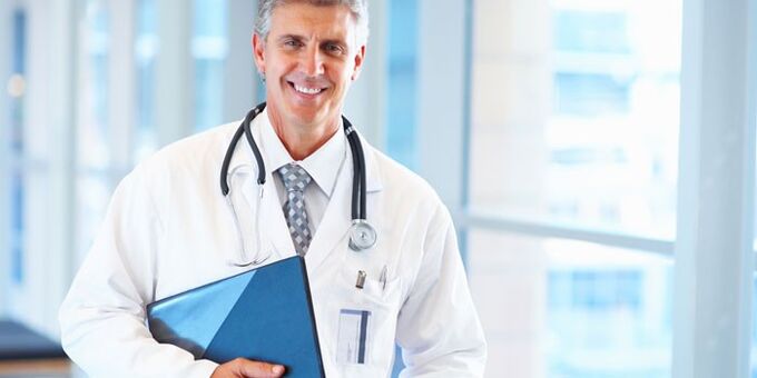 tırnak mantarını tedavi eden doktor