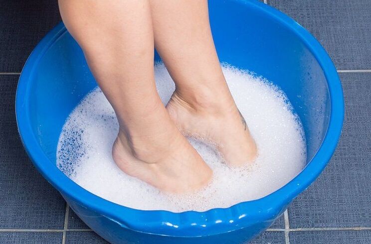tırnak mantarı için ayak banyosu